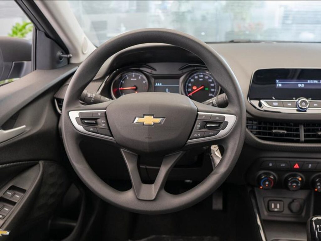 Chevrolet Onix PcD 2024: veja preços e versões elegíveis